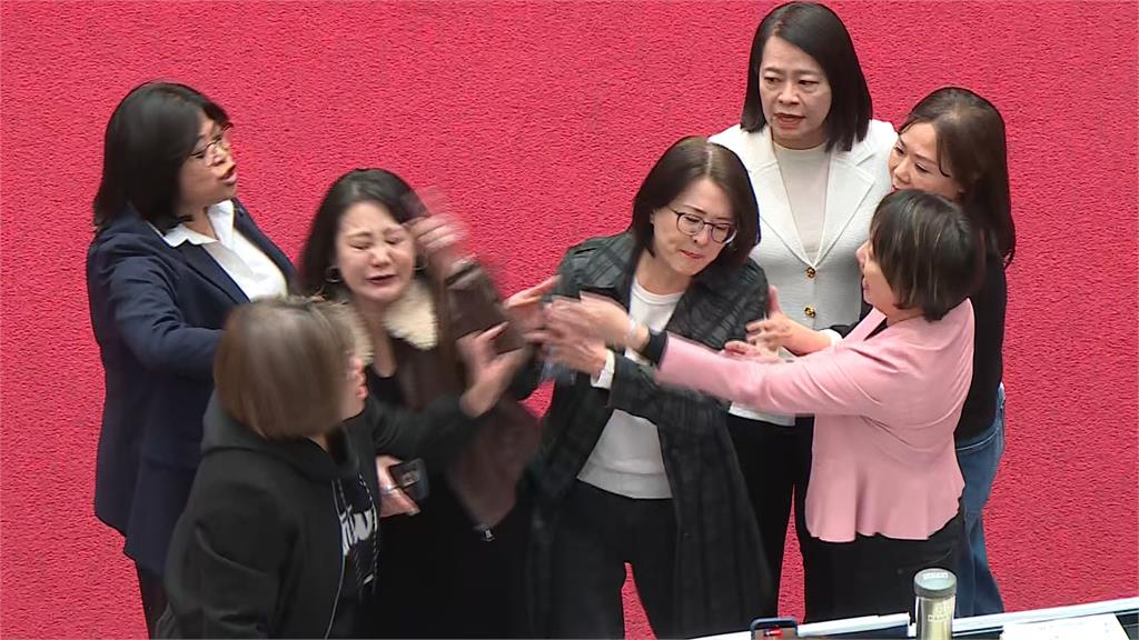 藍營法案大清倉　衛廣法、黨產條例三讀通過