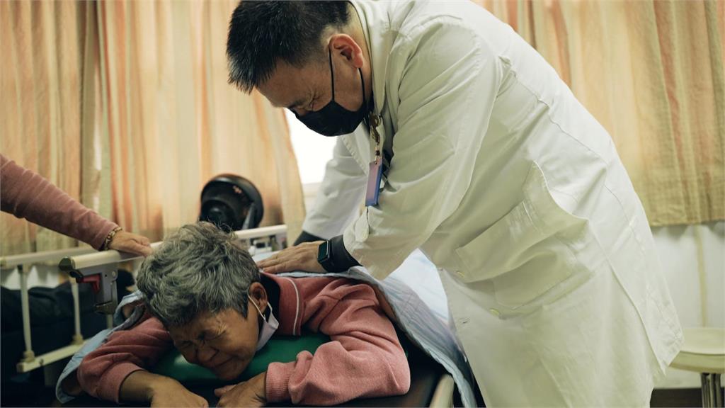 異言堂/憂54歲腦麻女無人顧 七旬母沉痛:希望她比我先走