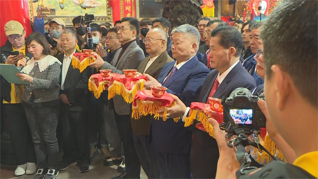 快新聞/大甲媽遶境流程出爐! 顏清標率眾擲筊訂4月4日晚上10點45分起駕