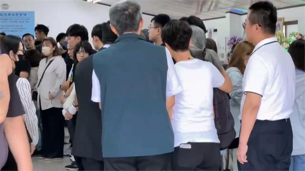 女警遭撞輾亡！黃偉哲弔唁：對女大生"先關心車損"無法理解