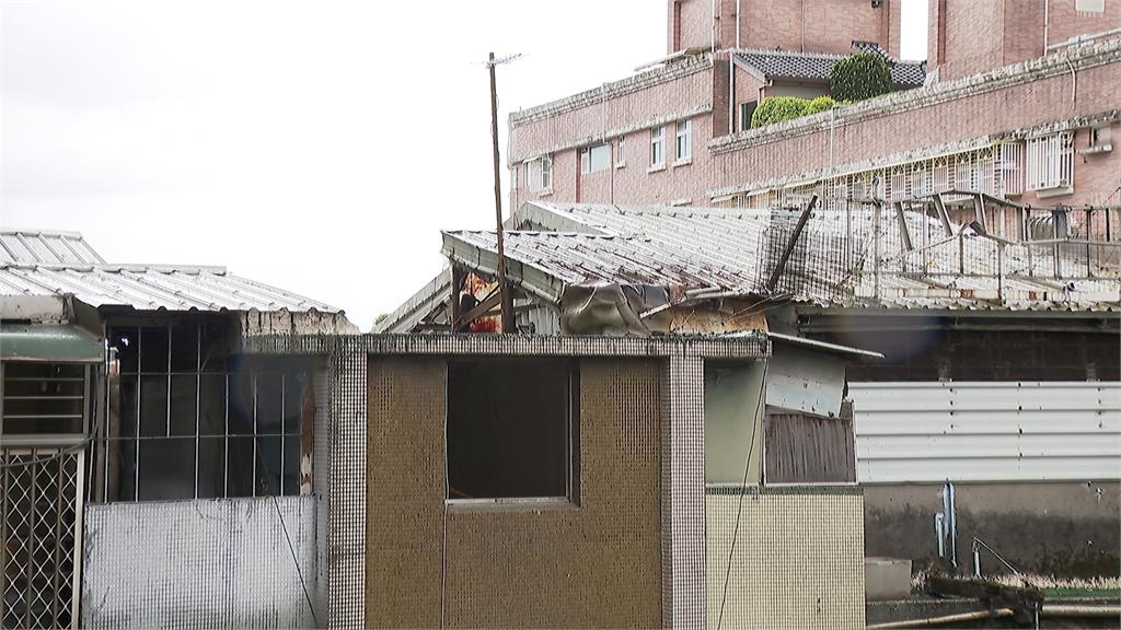 新莊垃圾屋趕颱風前清空　老翁疑轉移囤積物遭里長逮個正著