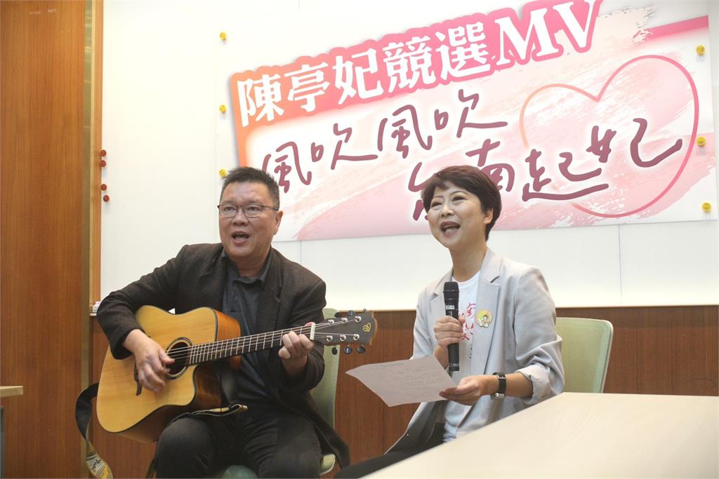 快新聞/為選台南市長拚了!自嘲因政治搞壞嗓音 「這人」仍大秀才藝嗨唱