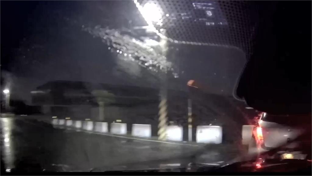 宜蘭毒品人口開車撞警栽進田 棄車落跑被逃了!隔天「這原因」落網