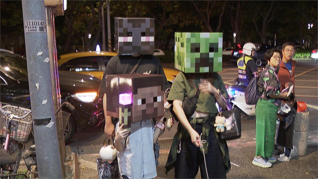 不給糖就搗蛋!天母街頭擠爆 小孩扮「測速照相」等趣味造型