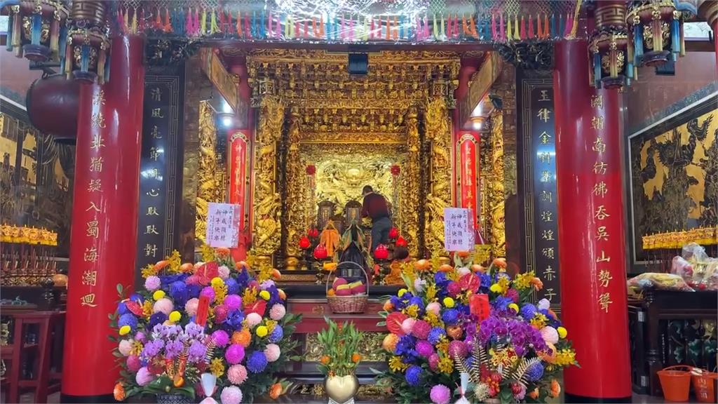 送神日除舊布新　苗栗玉清宮神明「換新衣、新冠冕」