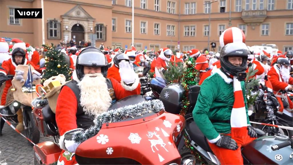 耶誕送暖！柏林400重機騎士　扮耶誕老人前往慈善機構送禮物