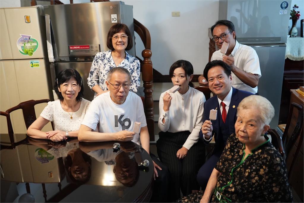 快新聞／柯文哲交保後首餐！　與家人圍桌「吃冰棒、豬腳麵線」