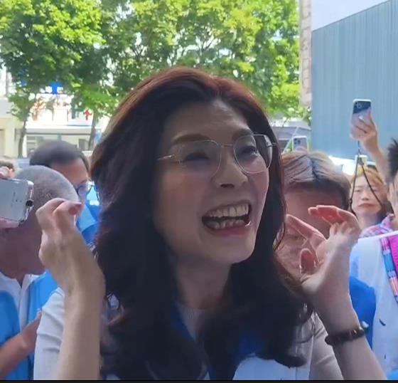 口誤啦！王惠美變王美惠　賴總統、王惠美合照互動增