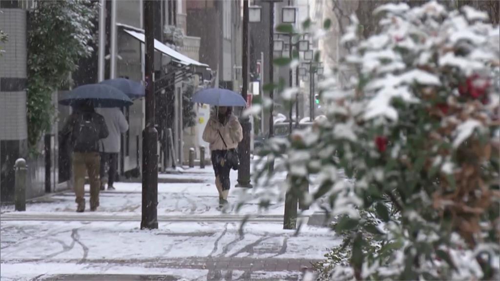 冰封日本! 超強寒流來襲 各地路面積雪、結冰意外頻傳