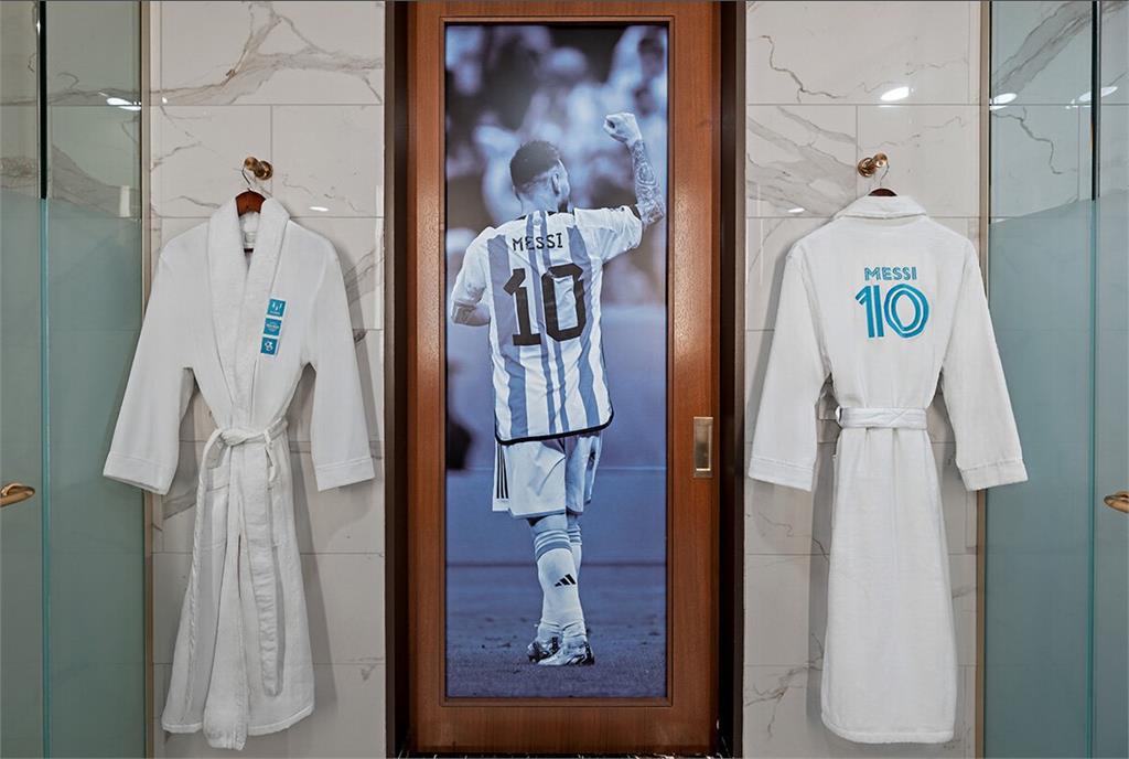 世足賽(影)／梅西鐵粉必朝聖！本人親自開箱介紹MESSI 10專屬夢幻套房