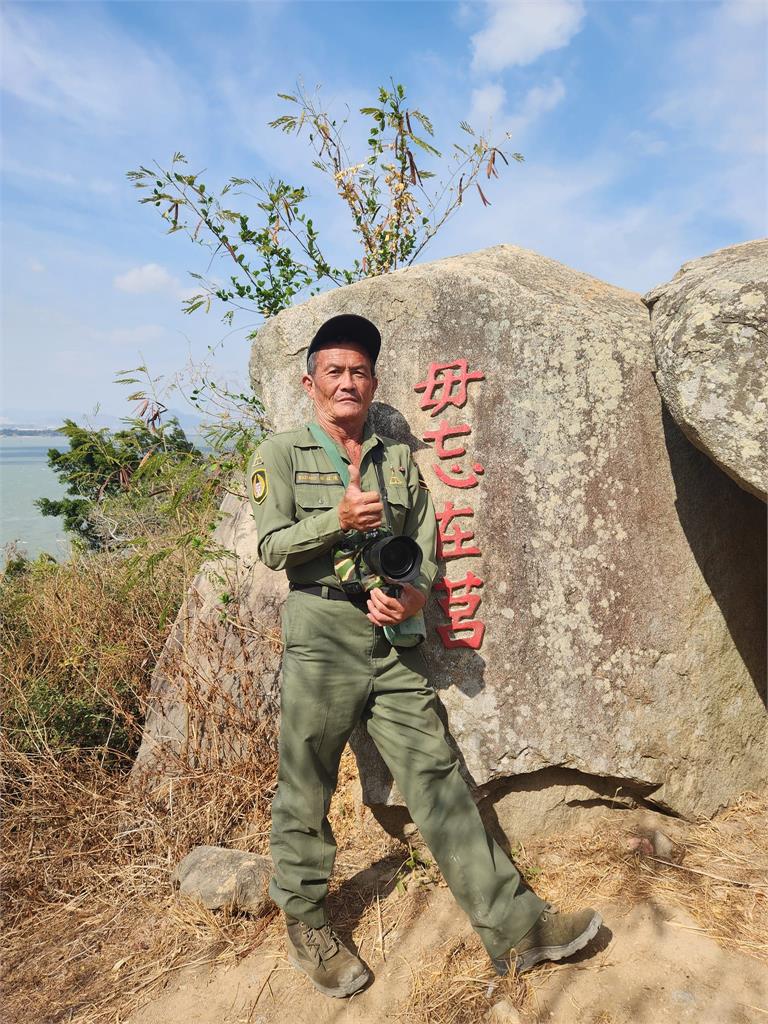 馬祖國軍抱怨沒肉吃 拍照揭發「沙灘留言」是他!驚人背景曝光