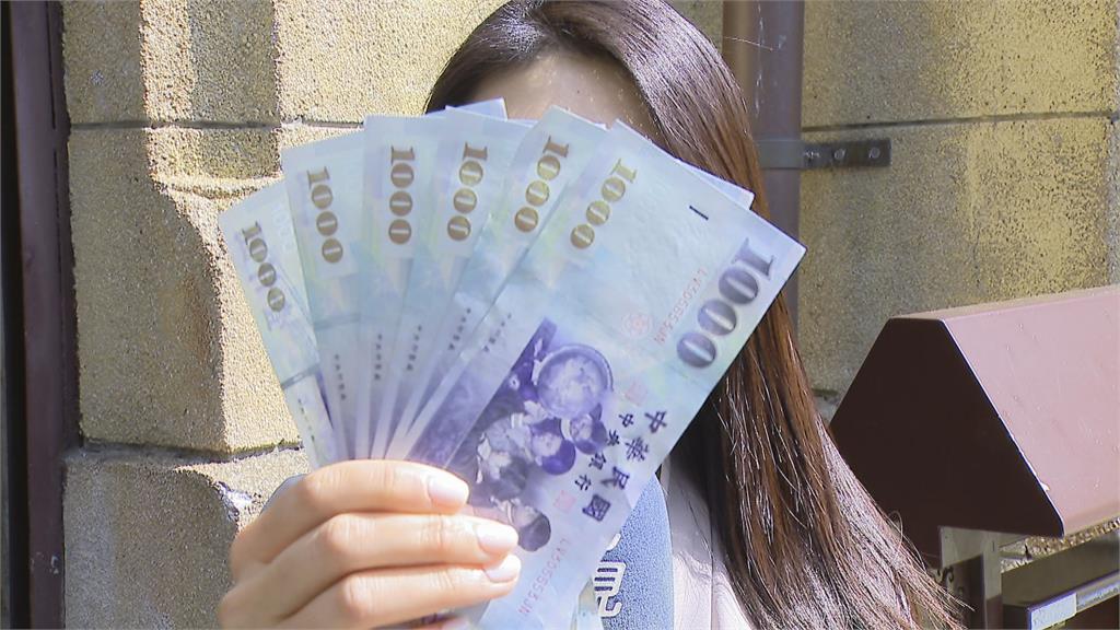 快檢查存摺「2筆津貼」今入帳8000元!月底還有「11筆撥款」領到手軟