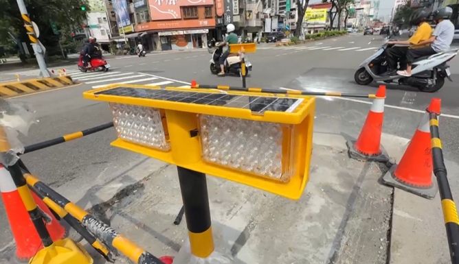 道路障礙賽？施工區角錐疑「警示燈沒閃」　騎士慘摔怒控：全是陷阱