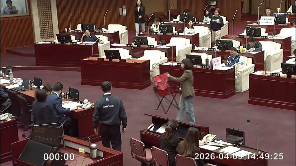 綠議員送蔣萬安護腰、躺平椅　林延鳳：挺直腰桿護台灣