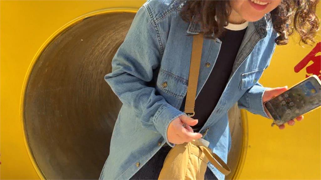 紫南宮金雞「塞滿硬幣」　廟方解惑：用來祈福許願