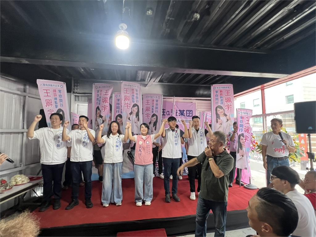 李四川化身自家黨派母雞！　出席新莊2參選議員聯合競總成立