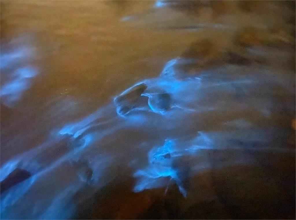 花蓮外海驚人「雷雨胞」照片曝！鄭明典讚嘆：幾乎是由雲頂直通海面
