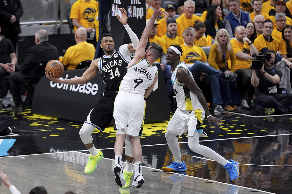 NBA(影)/公鹿首戰客場不敵溜馬 Kuzma創下「六大皆空」難堪紀錄