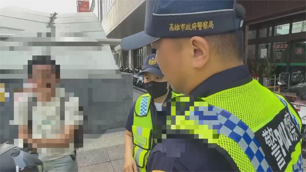 新興郵局人行道機車違停多　騎士見警開單「蜂擁牽車」