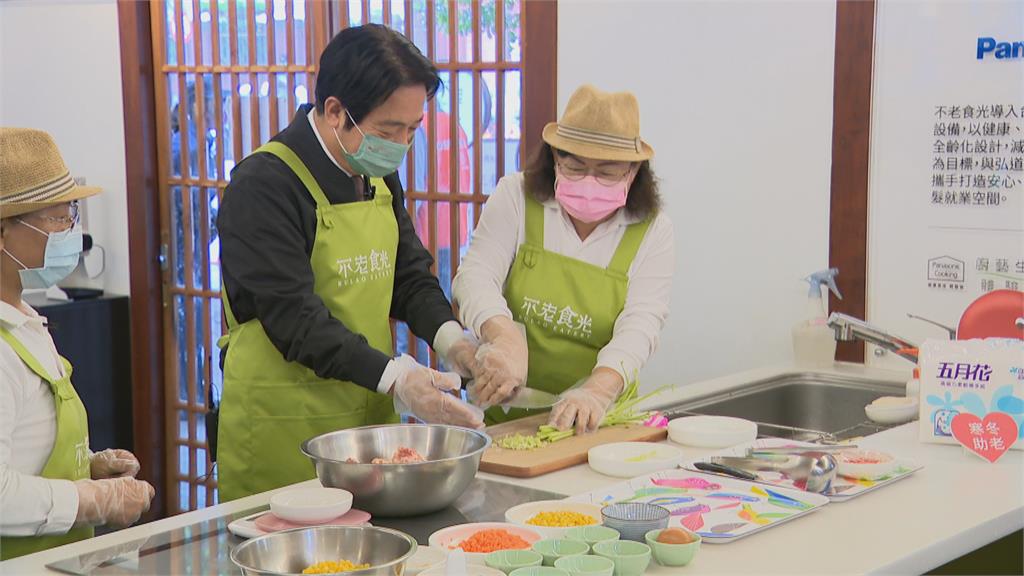 關懷獨居長輩　賴清德穿圍裙「洗手作羹湯」