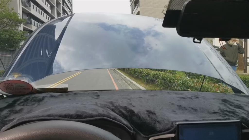 車輛引擎蓋掀起仍照樣上路 最高可罰2.4萬