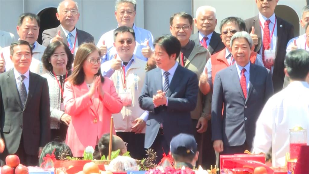 首艘國造「高緯度遠洋巡護船」 賴總統主持安龍典禮