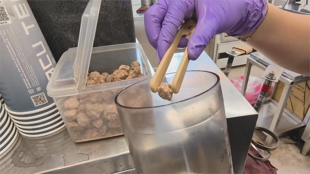 女子滷味店買晚餐突斷片暈眩　店員遞柳橙綠茶"續命"