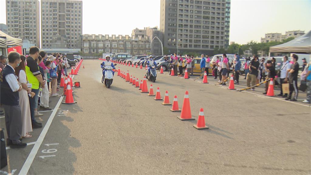 外送員搶快也要顧生命 安全駕駛教官教導安全騎車