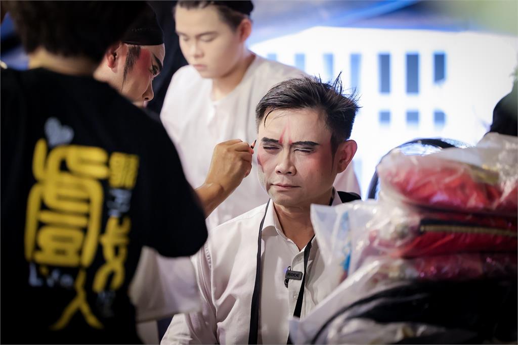 快新聞／政壇1大咖出招！化身歌仔戲演員挺文藝　轟藍營這人刪凍13億預算