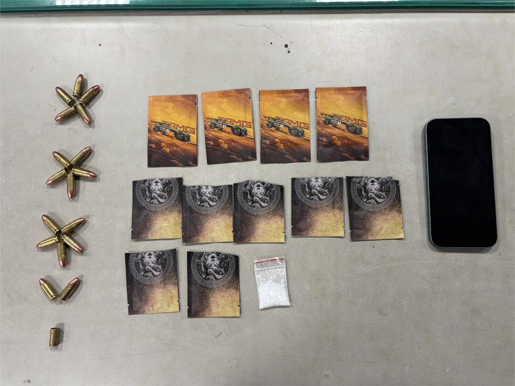 快新聞／嚇壞！台中男稱「喝20包毒咖啡」闖游泳池　持槍朝6歲女童扣扳機