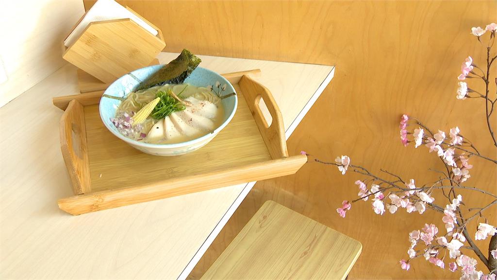 拉麵店「缺蛋改放雞叉燒」 客人直喊:賺到了!