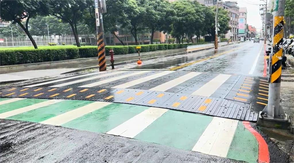 快新聞/桃園「減速平台」成路障?騎士慘摔車濺血 交通局回應了