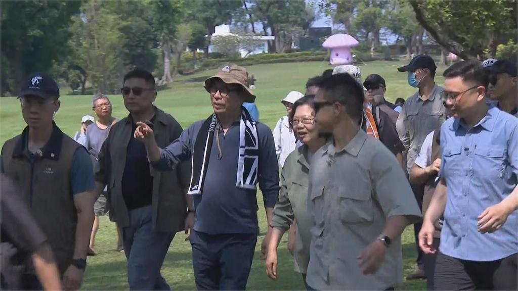 「登山界網紅」蔡英文來了 陳其邁:驗收小英總統爬山成果