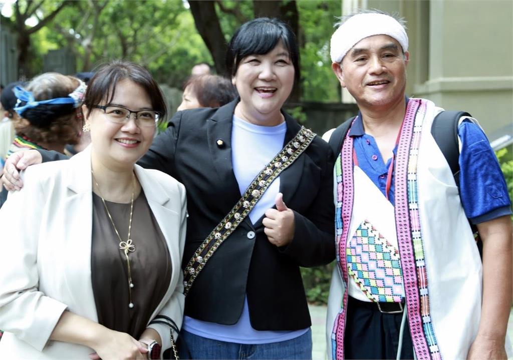 「拚命三郎」伍麗華累垮!PO掛點滴照首度喊「要休息」上千粉絲留言打氣