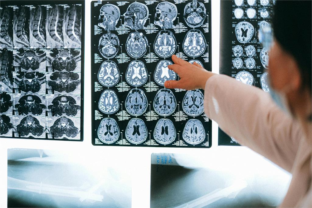 不是每個醫生都能開雙B!內行人曝「這3科」淪醫界低薪谷底:選錯人生崩盤