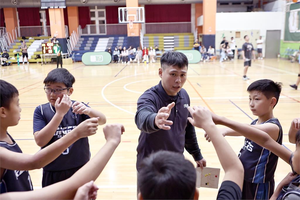 籃球/U19得分好手何彥錡帶隊險勝!想和偶像李愷諺、陳盈駿學習