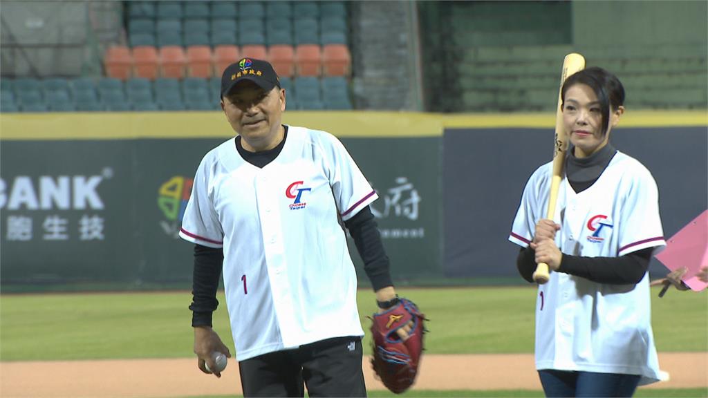 WBC台灣隊自辦熱身賽 首場對樂天桃猿座無虛席
