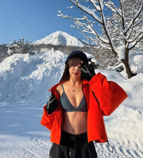 啦啦隊女神慈妹「防寒外套」噴開！震撼風光「冰火兩重天」網暴動：該看哪