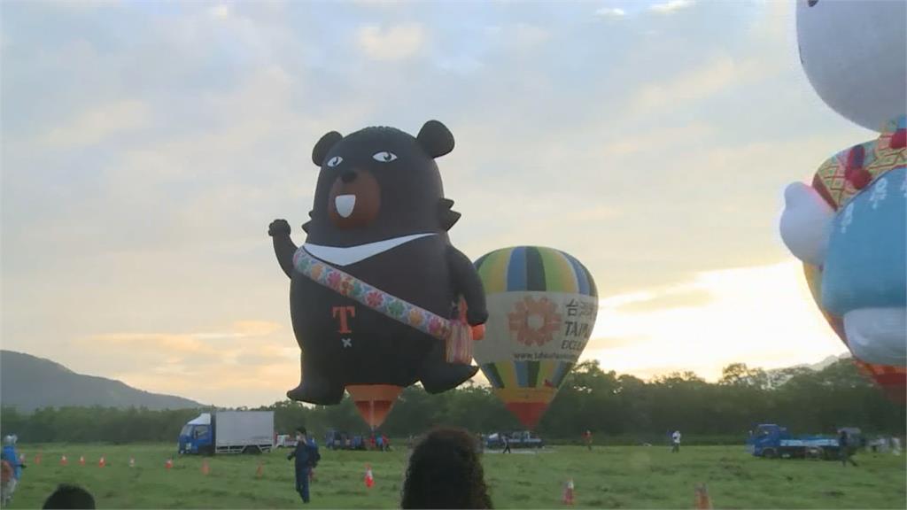 台東人限定！　熱氣球嘉年華登場　全球唯一凱蒂貓熱氣球升空