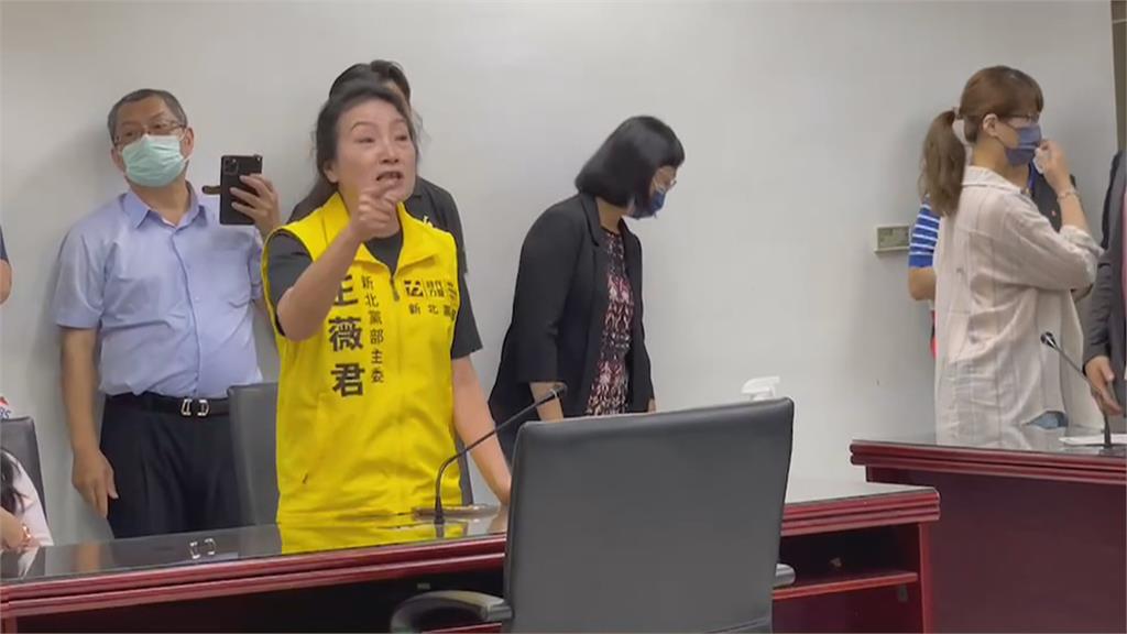 一對一諮商摸頭家長? 幼兒園「餵藥」說明會不對外開放