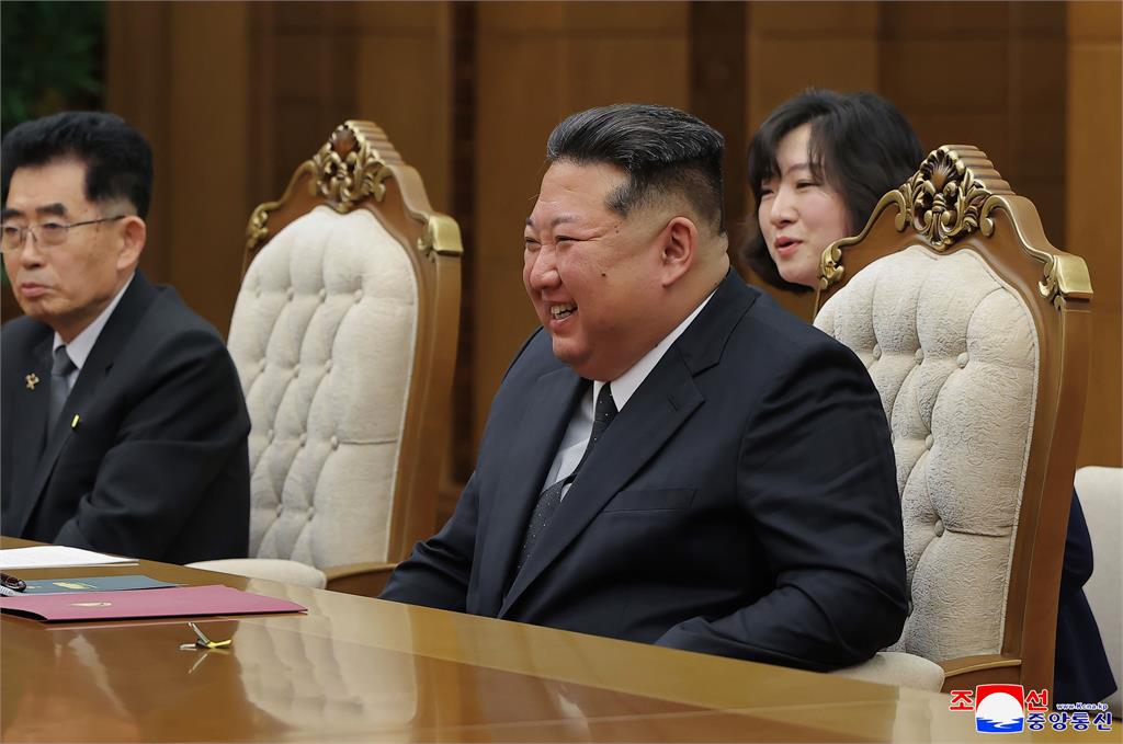 金正恩狂嗑牛排龍蝦「胖到140KG」還患重度菸癮！專家爆「過渡期領導人」是她