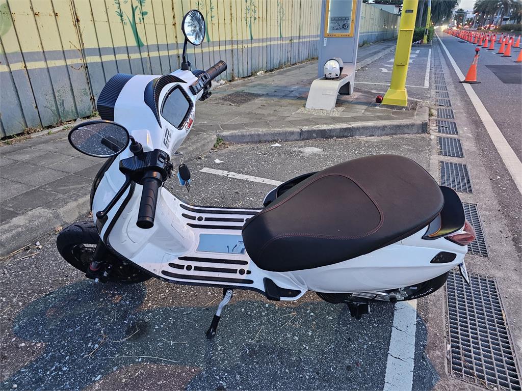 黑狗衝出來! 14歲少年騎車放學煞車不及撞到狗