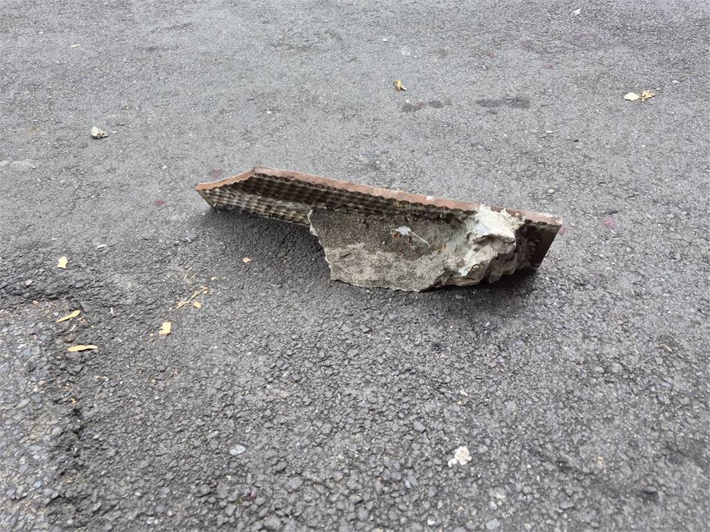 等吃臭豆腐等出血光之災？　北投公寓水泥塊突墜砸傷男「頭破血流」