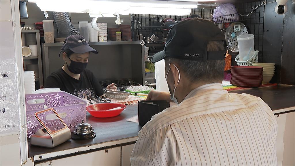 「70歲長者買飯免排隊」　汐止鴨肉飯名店敬老規定掀論戰