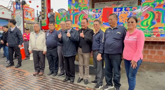卓榮泰下鄉南投紫南宮發新春福袋 喊話朝野應團結互信