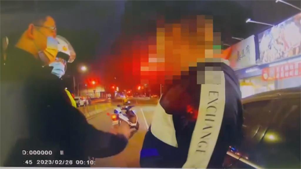互看不順眼! 酒客爆發肢體衝突 警意外逮到通緝犯