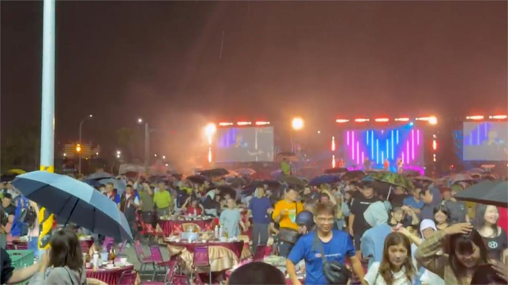 暴雨！台南272桌平安宴「沒架雨篷」　民眾笑稱：老天爺無限加湯