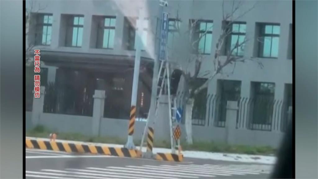 男私架監視器"檢舉違規"引眾怒 警開百張罰單全撤