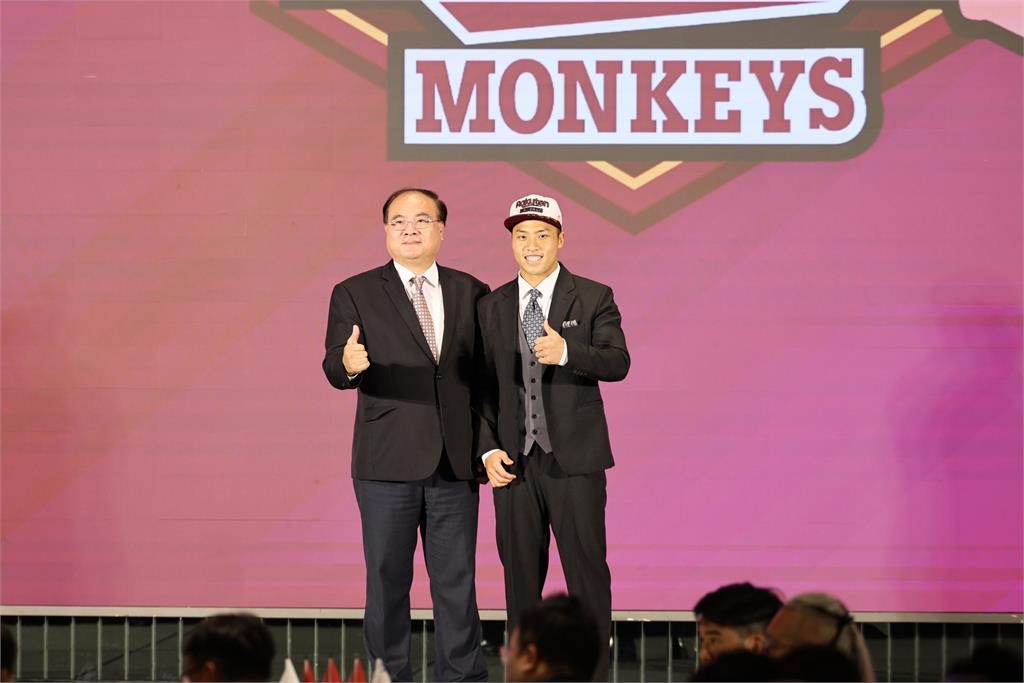 中職/樂天桃猿新秀全員簽約!選秀會第一指名鍾亦恩簽約金破500萬、月薪達8萬