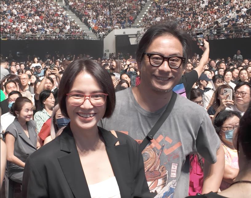 劉德華吉隆坡開唱! 李心潔帶導演尪到場力挺 48歲素顏狀態曝光